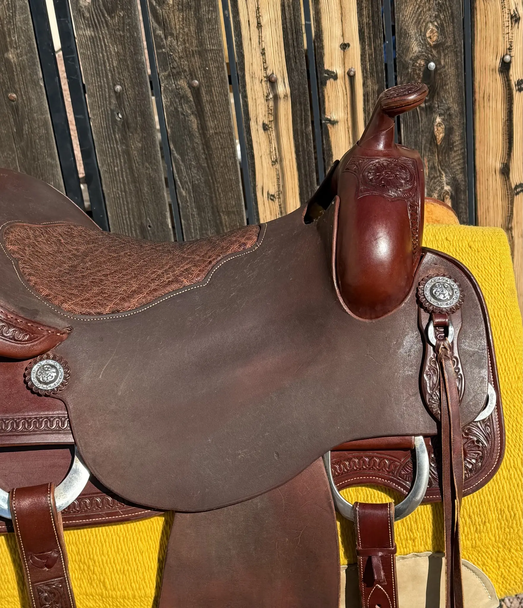 superior ranch rider deluxe 16 5 skirt detail